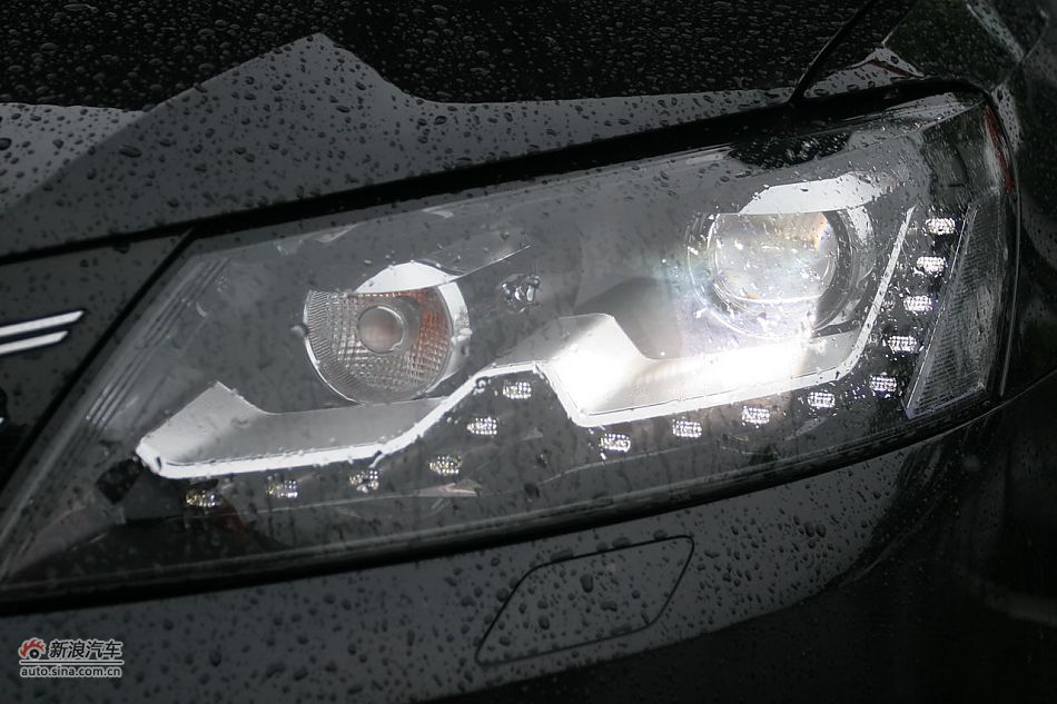 2011款新帕萨特2.0T御尊版外观细节