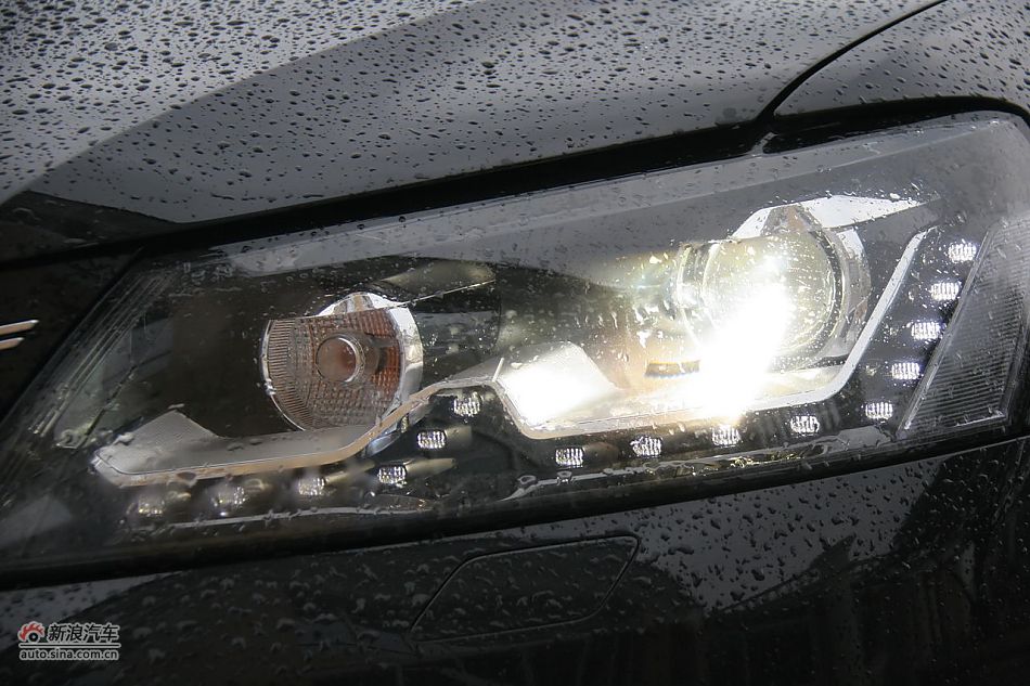 2011款新帕萨特2.0T御尊版外观细节