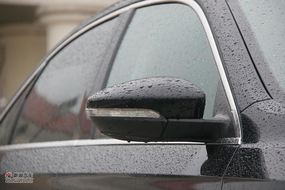 2011款新帕萨特2.0T御尊版外观细节