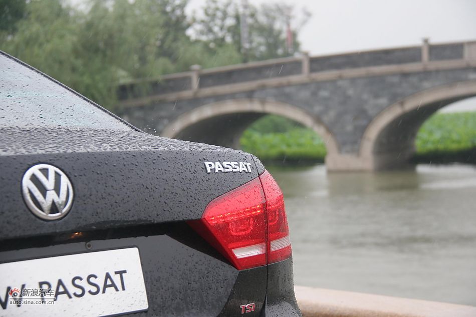 2011款新帕萨特2.0T御尊版外观细节