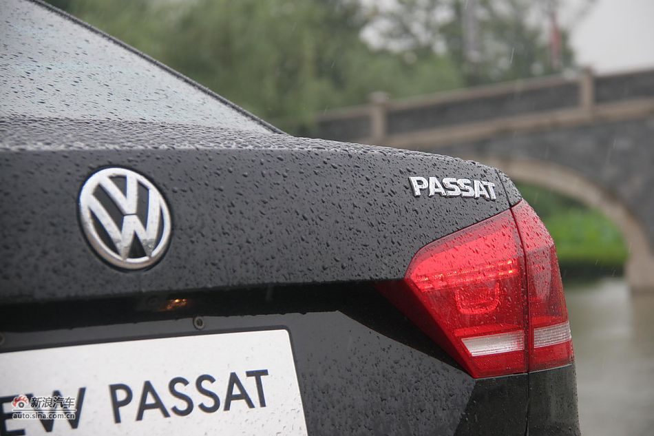 2011款新帕萨特2.0T御尊版外观细节