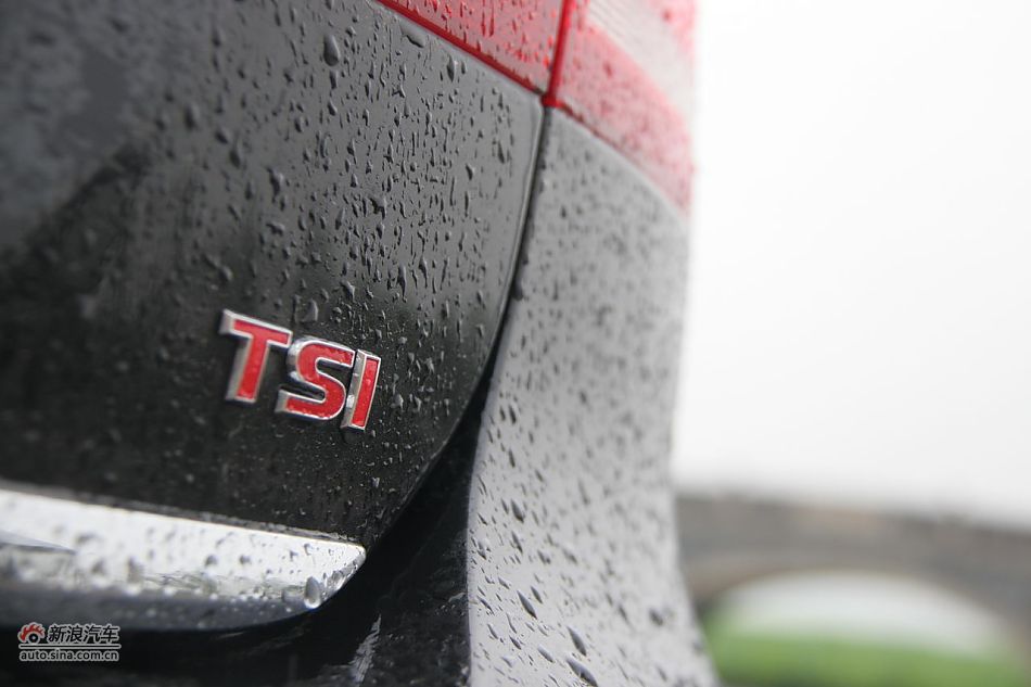 2011款新帕萨特2.0T御尊版外观细节