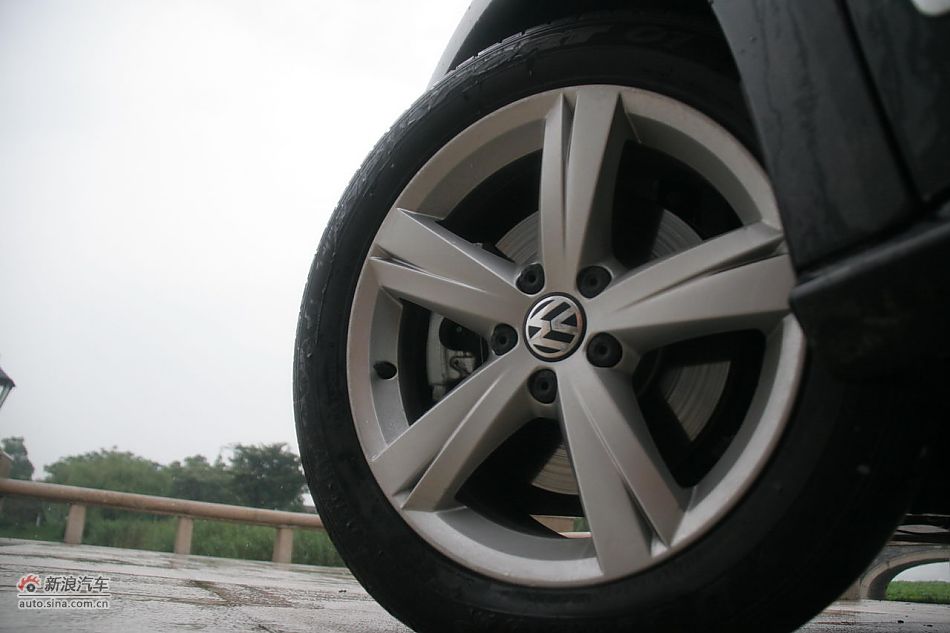 2011款新帕萨特2.0T御尊版外观细节