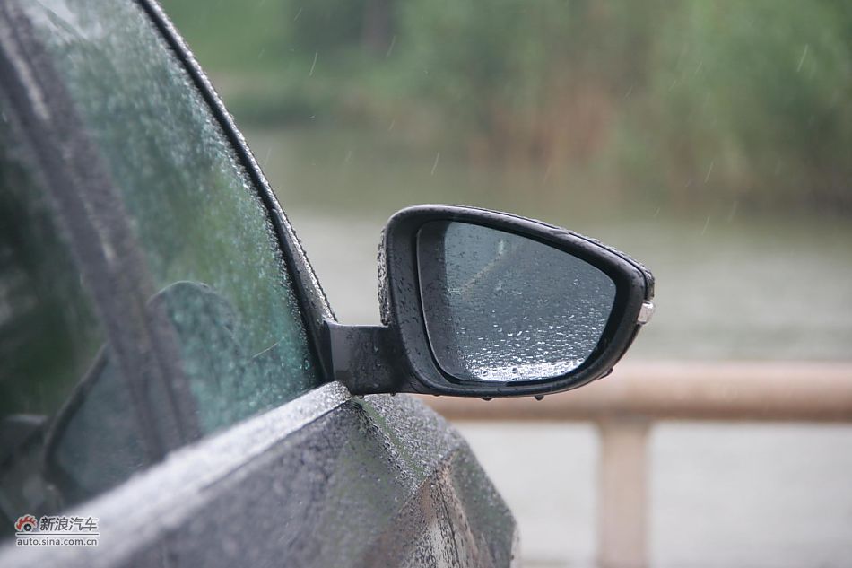 2011款新帕萨特2.0T御尊版外观细节