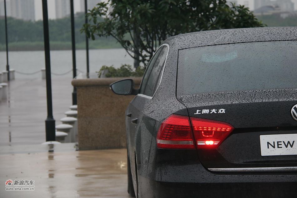 2011款新帕萨特2.0T御尊版外观细节