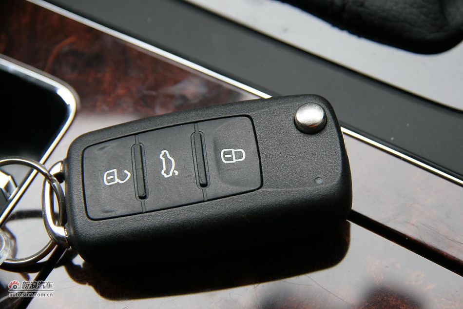 2011款新帕萨特2.0T御尊版外观细节