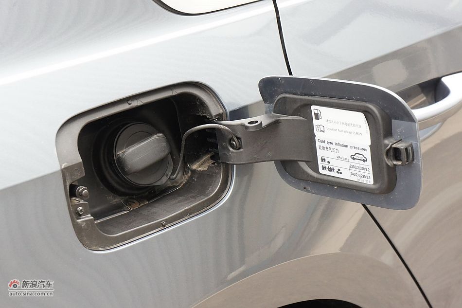 2011款帕萨特车身细节