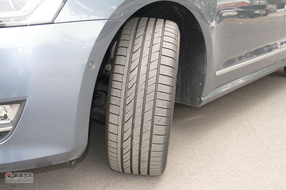 2011款帕萨特车身细节