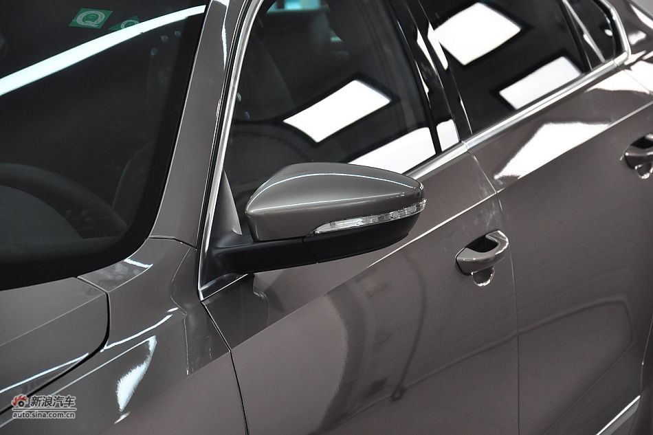 2011款帕萨特发车身细节