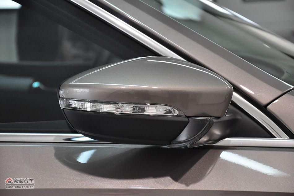 2011款帕萨特发车身细节