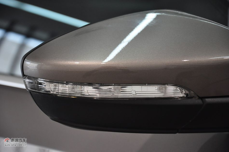 2011款帕萨特发车身细节