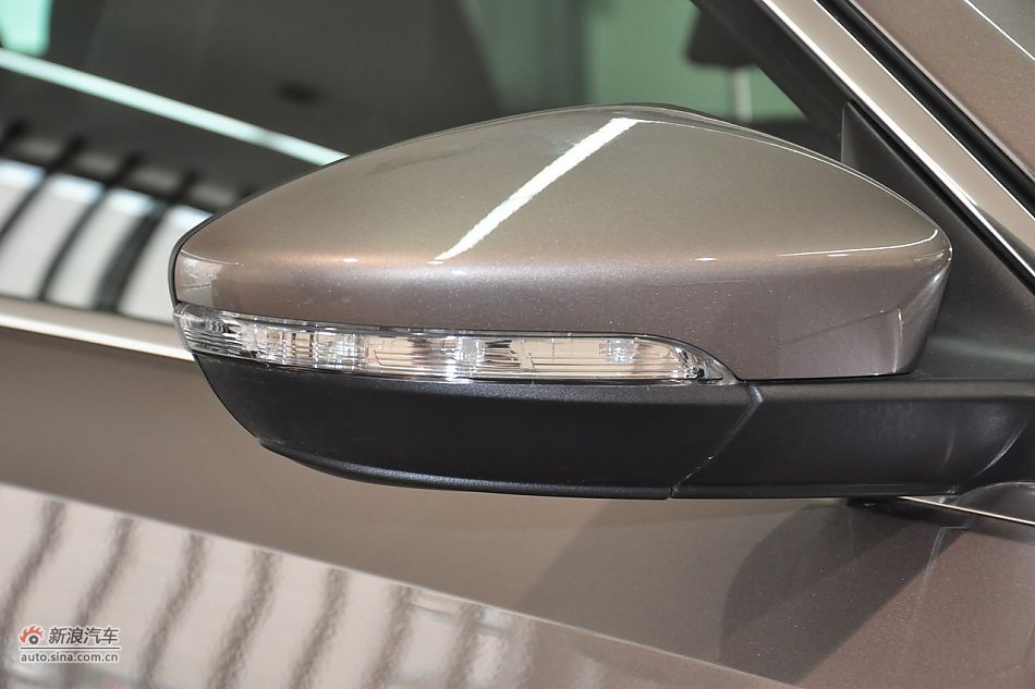 2011款帕萨特发车身细节