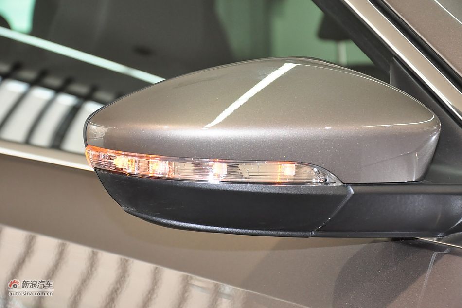 2011款帕萨特发车身细节