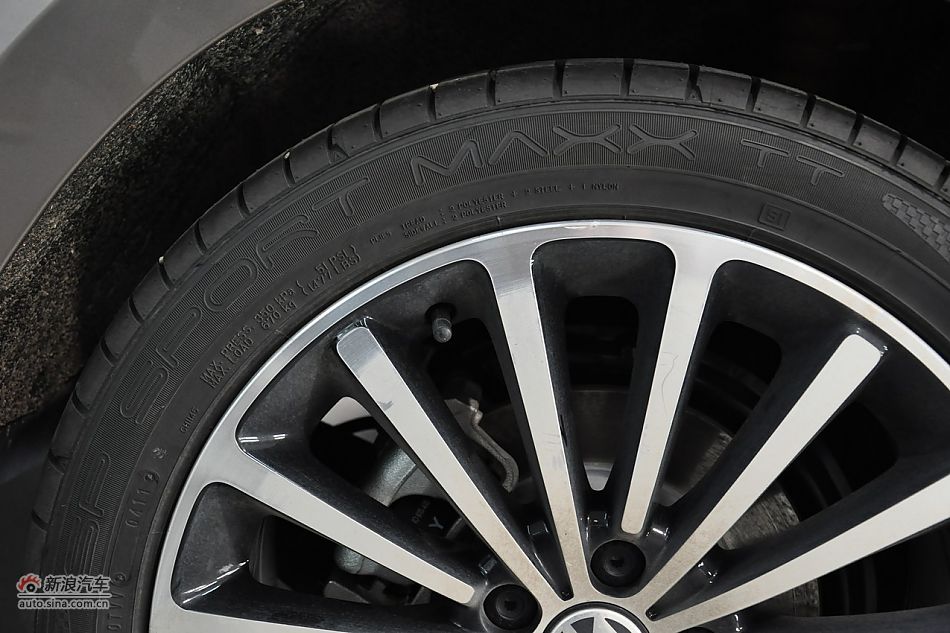 2011款帕萨特发车身细节