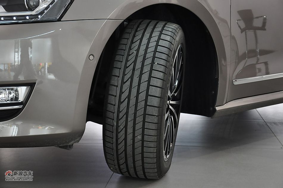 2011款帕萨特发车身细节