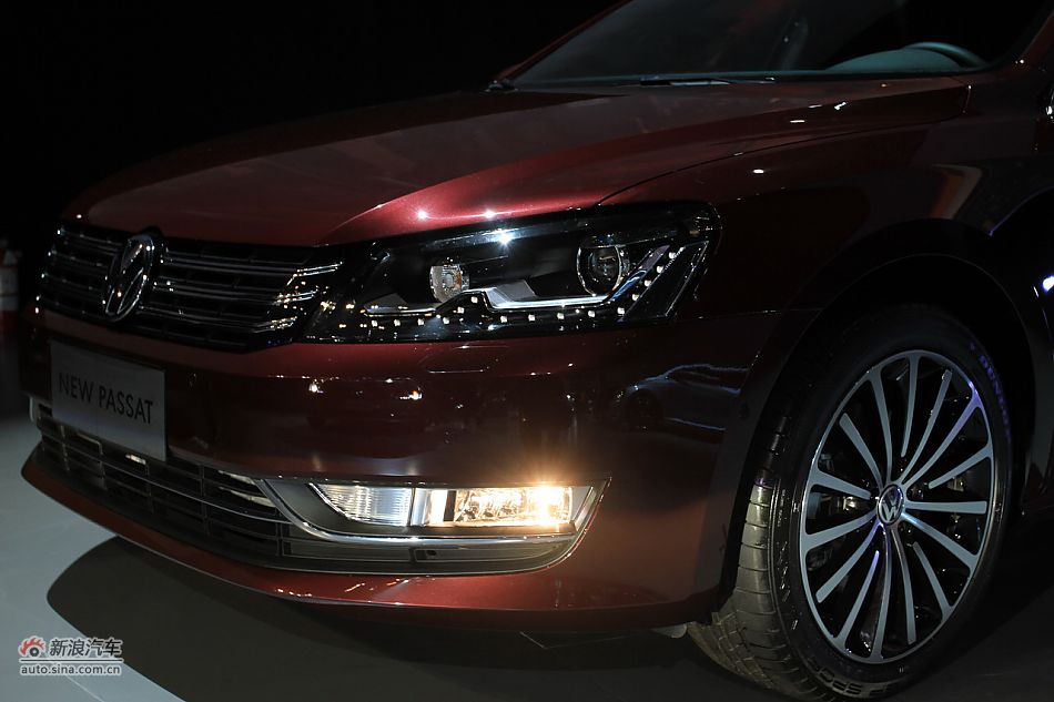 新浪汽车体验试驾全新帕萨特