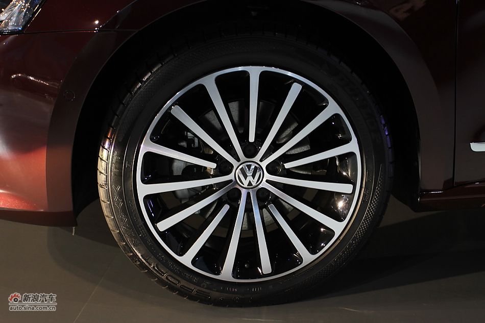 新浪汽车体验试驾全新帕萨特