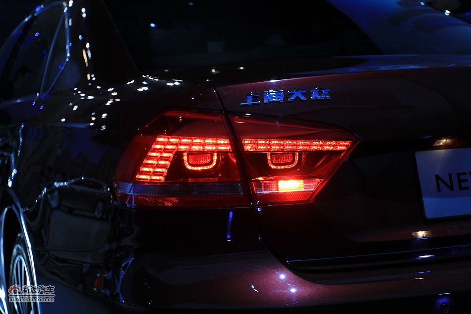 新浪汽车体验试驾全新帕萨特