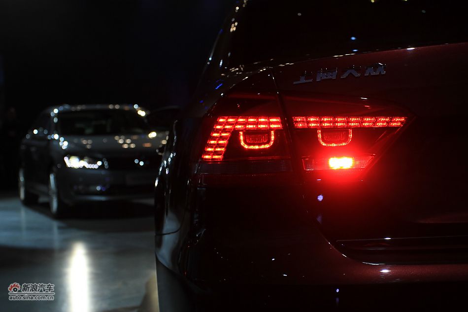 新浪汽车体验试驾全新帕萨特