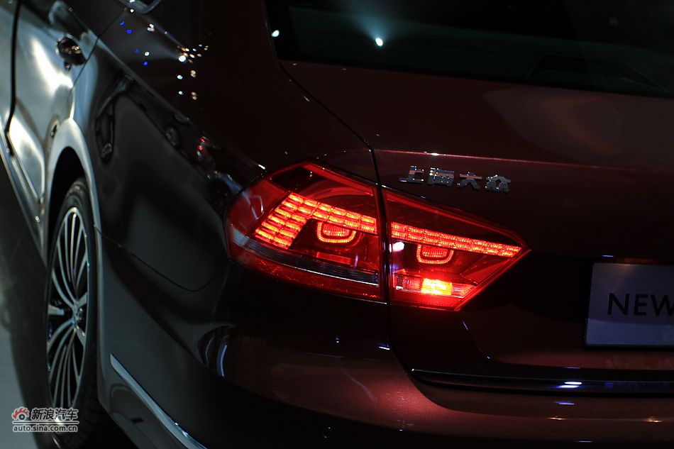 新浪汽车体验试驾全新帕萨特