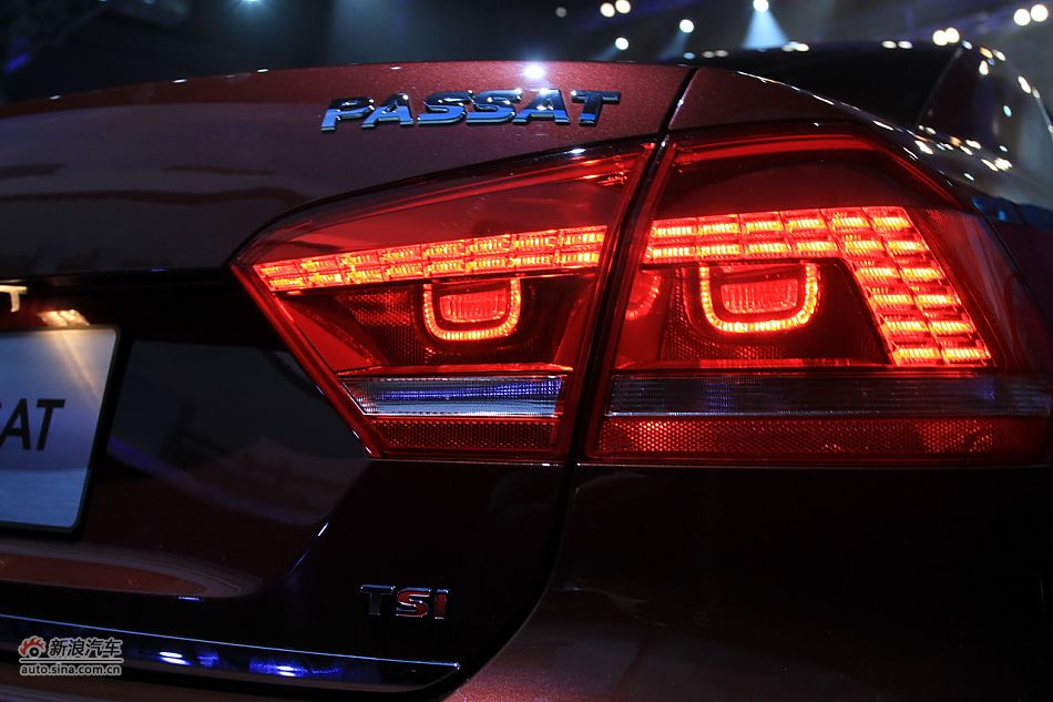 新浪汽车体验试驾全新帕萨特