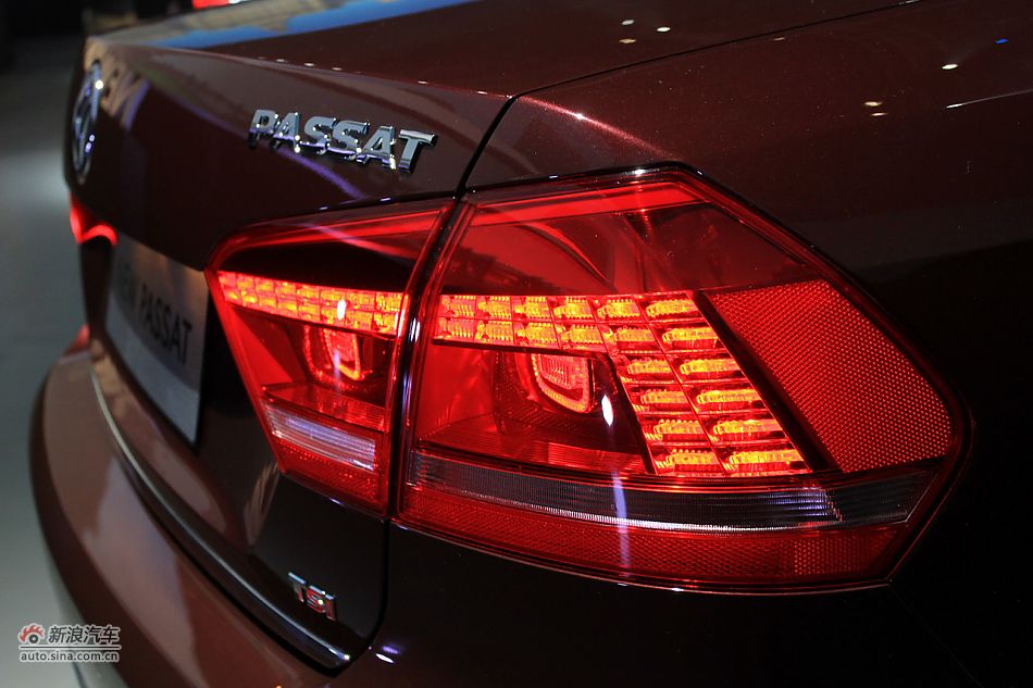 新浪汽车体验试驾全新帕萨特