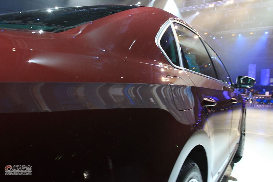 新浪汽车体验试驾全新帕萨特