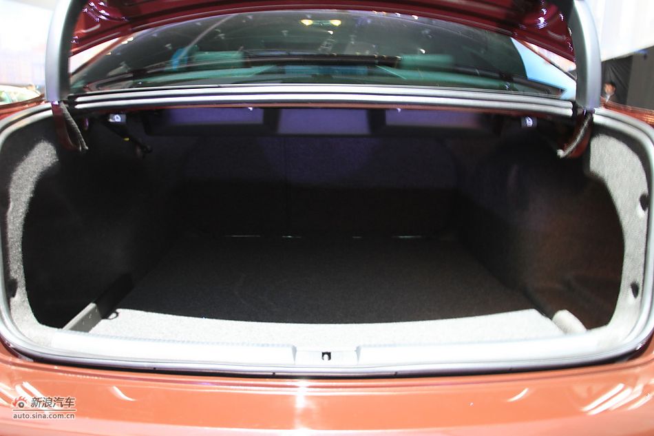 新浪汽车体验试驾全新帕萨特