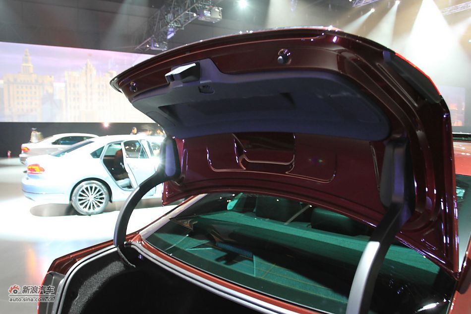 新浪汽车体验试驾全新帕萨特