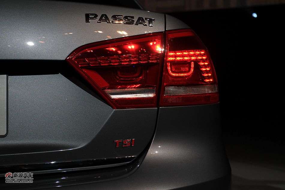 新浪汽车体验试驾全新帕萨特