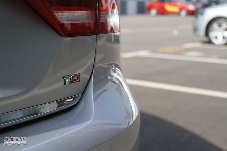 新浪汽车体验试驾全新帕萨特