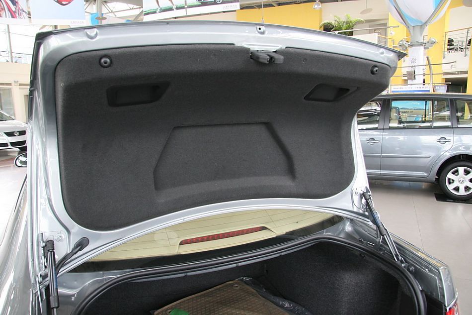 上海大众PASSAT领驭后备厢