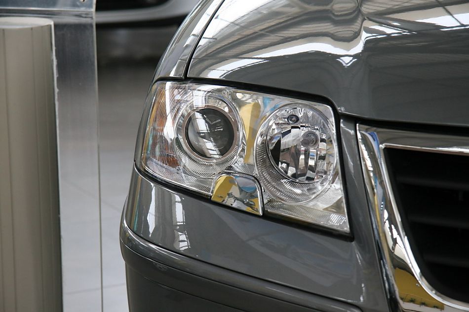 上海大众PASSAT领驭前大灯