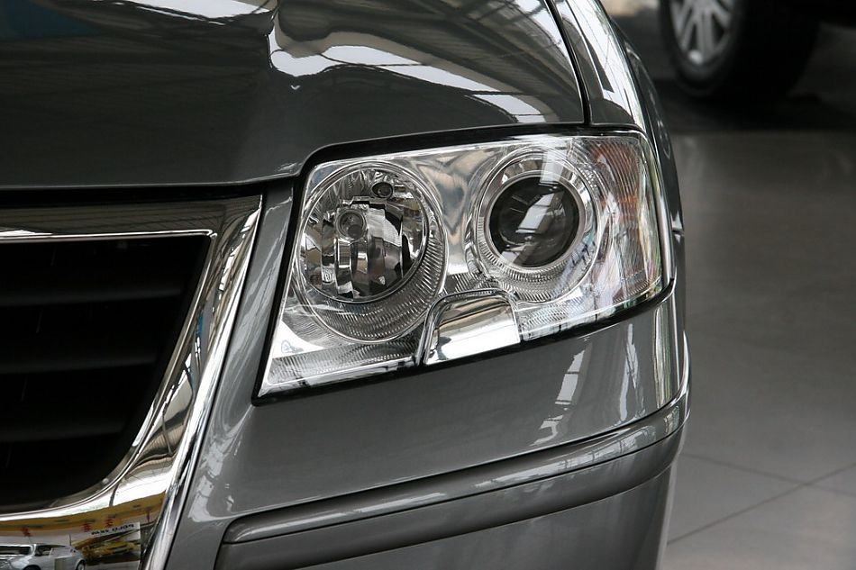 上海大众PASSAT领驭前大灯