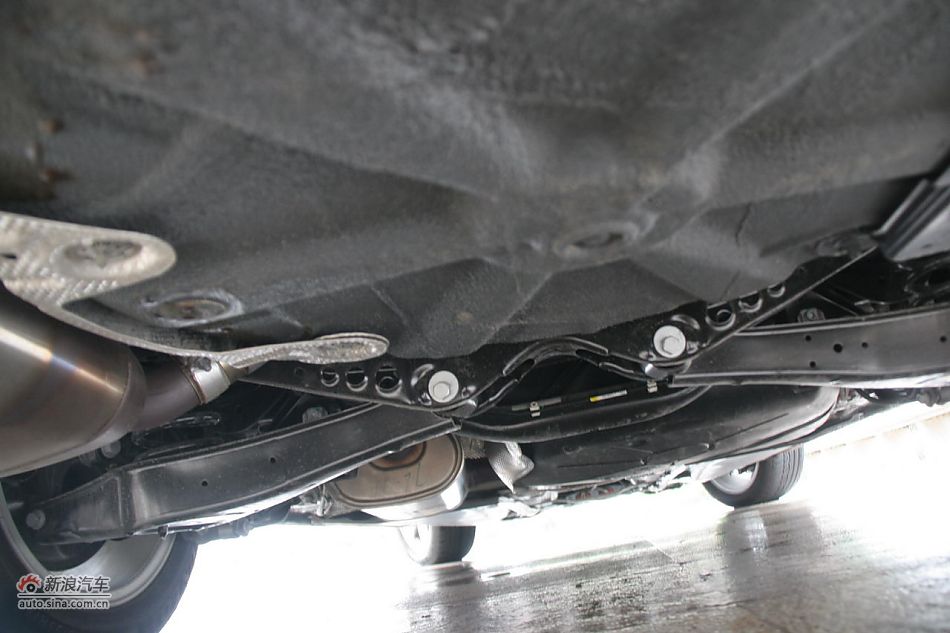 2011款帕萨特2.0T御尊版发动机和底盘