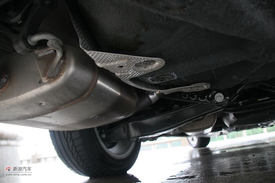 2011款帕萨特2.0T御尊版发动机和底盘