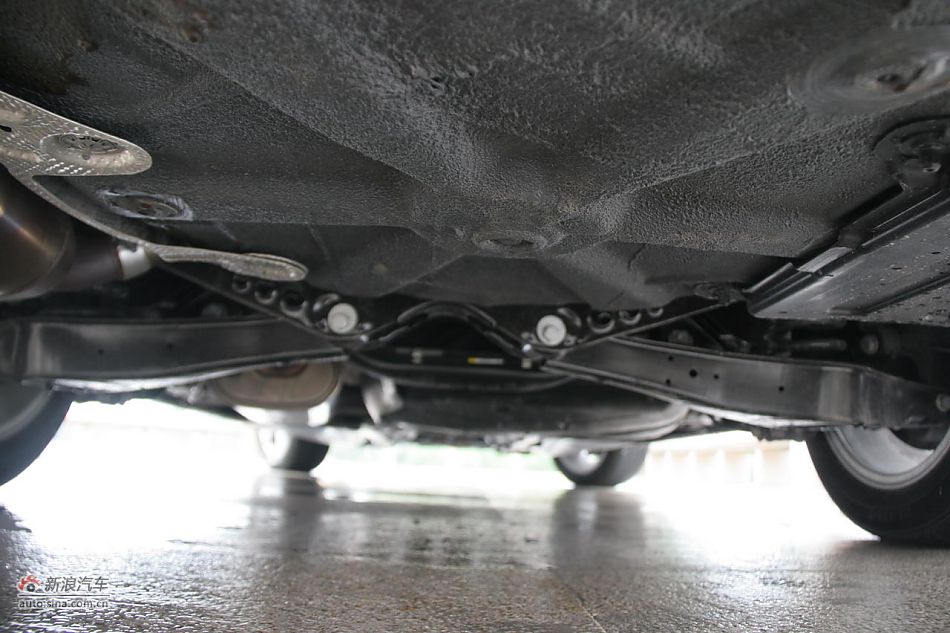 2011款帕萨特2.0T御尊版发动机和底盘