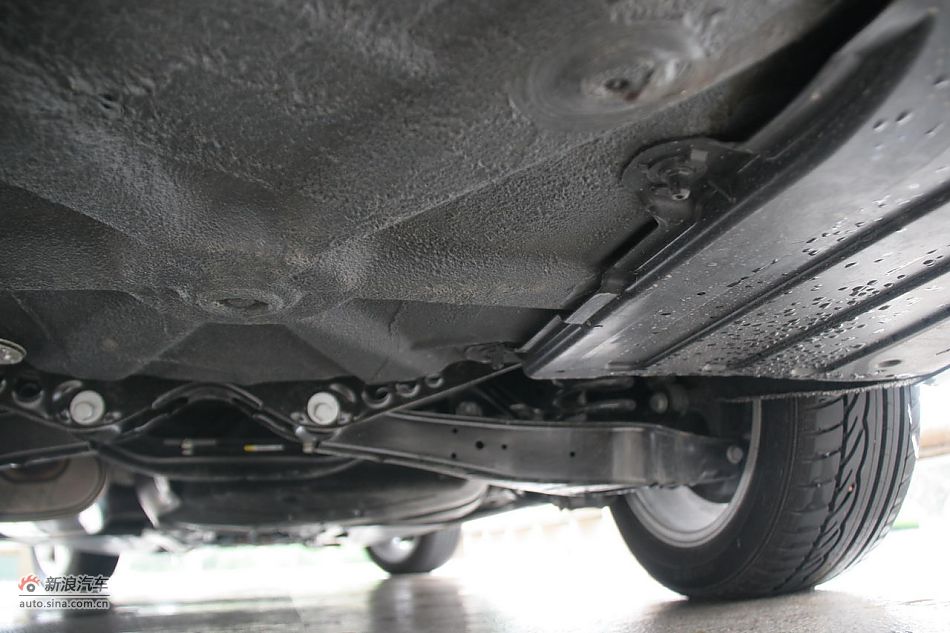 2011款帕萨特2.0T御尊版发动机和底盘