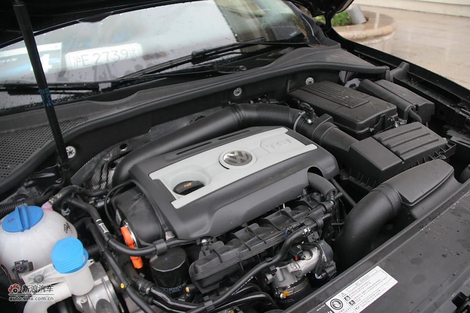 2011款帕萨特2.0T御尊版发动机和底盘
