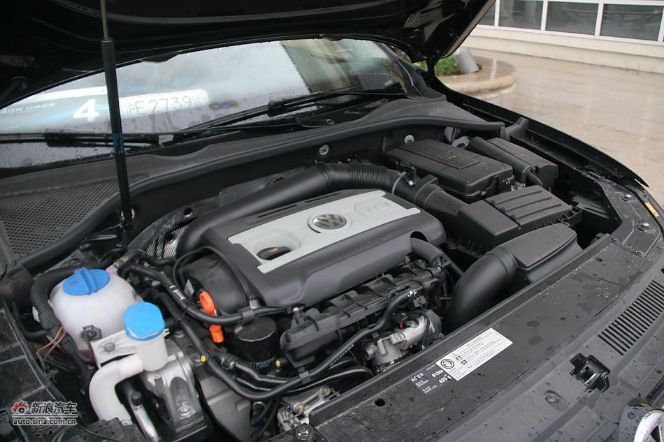 2011款帕萨特2.0T御尊版发动机和底盘