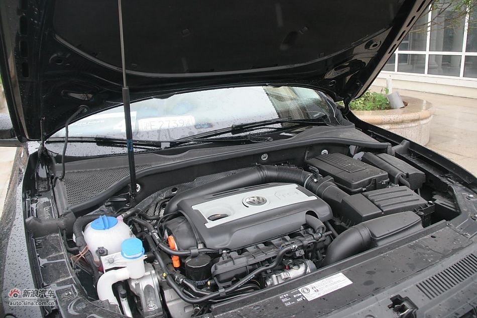 2011款帕萨特2.0T御尊版发动机和底盘