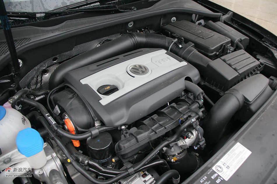 2011款帕萨特2.0T御尊版发动机和底盘