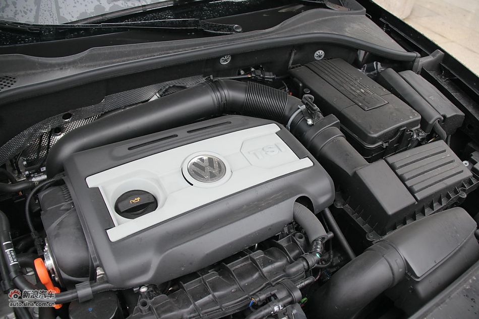 2011款帕萨特2.0T御尊版发动机和底盘