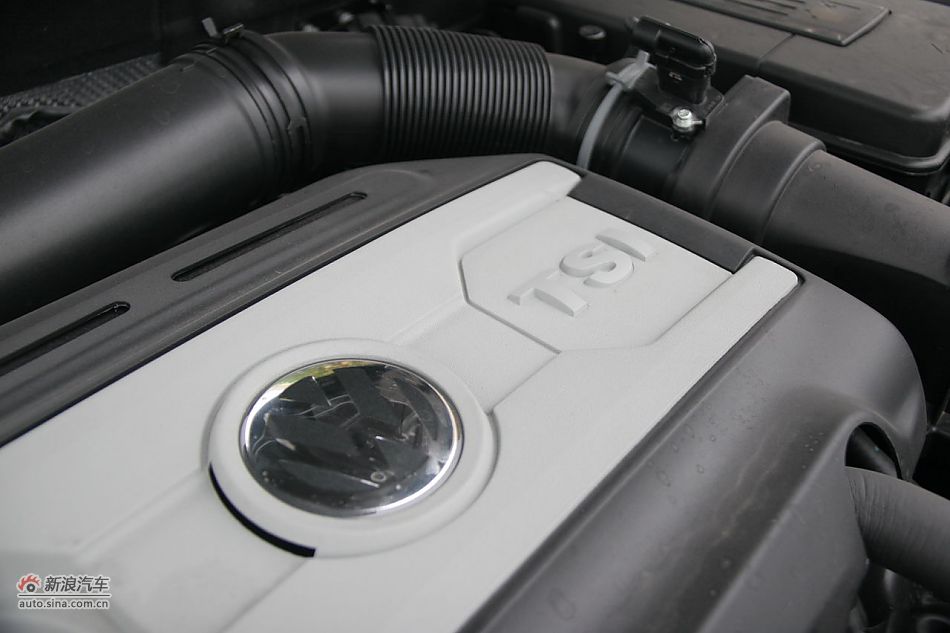 2011款帕萨特2.0T御尊版发动机和底盘