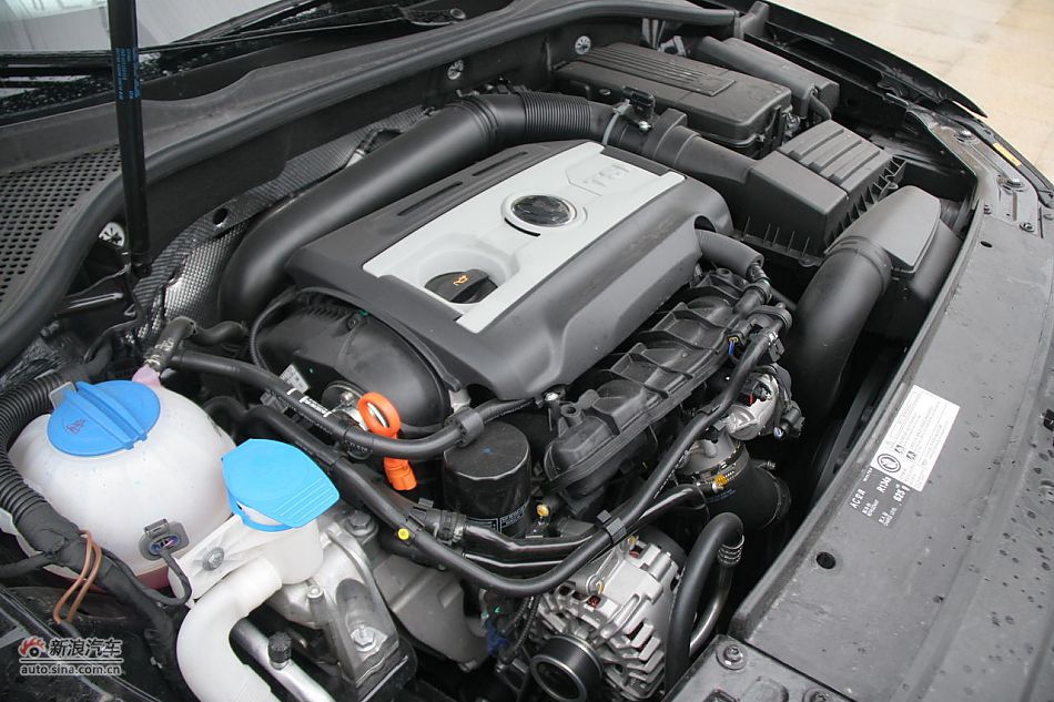 2011款帕萨特2.0T御尊版发动机和底盘