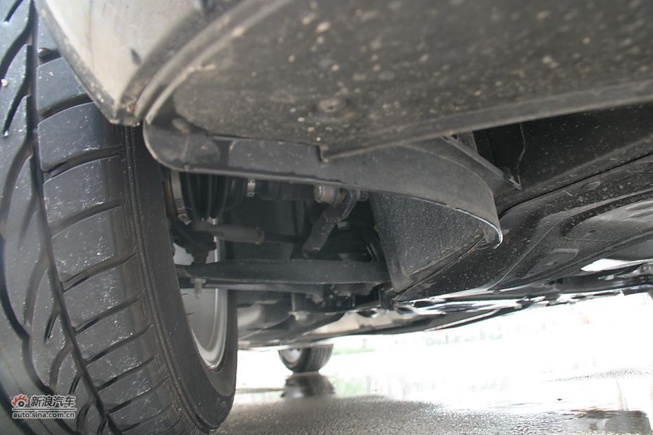 2011款帕萨特2.0T御尊版发动机和底盘