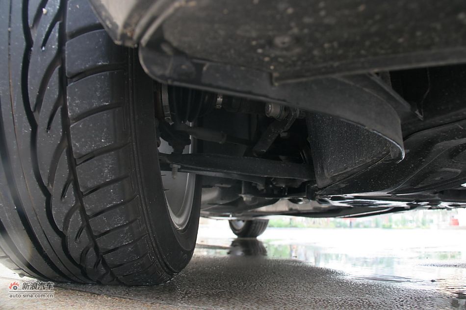 2011款帕萨特2.0T御尊版发动机和底盘