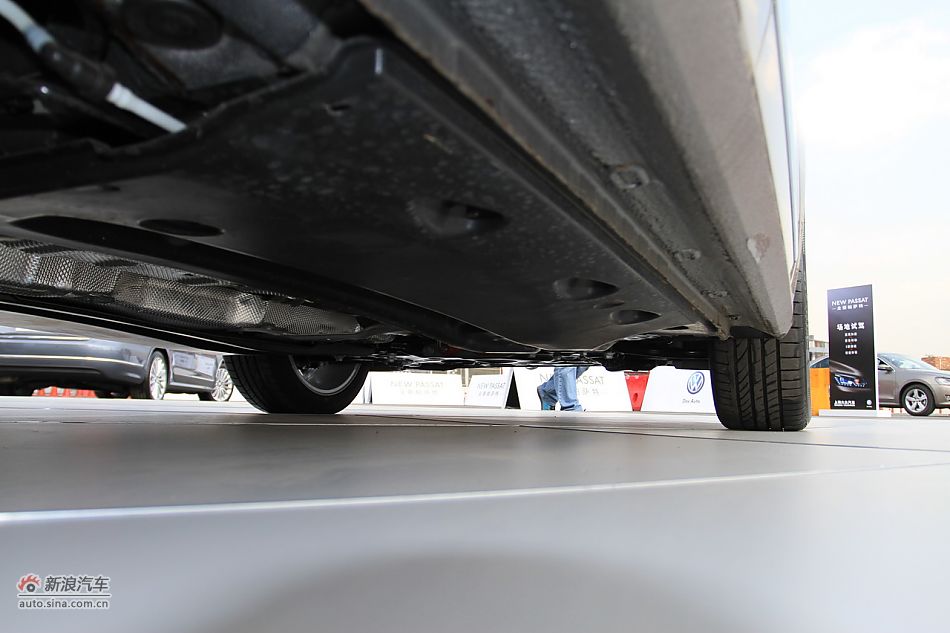 新浪汽车体验试驾全新帕萨特