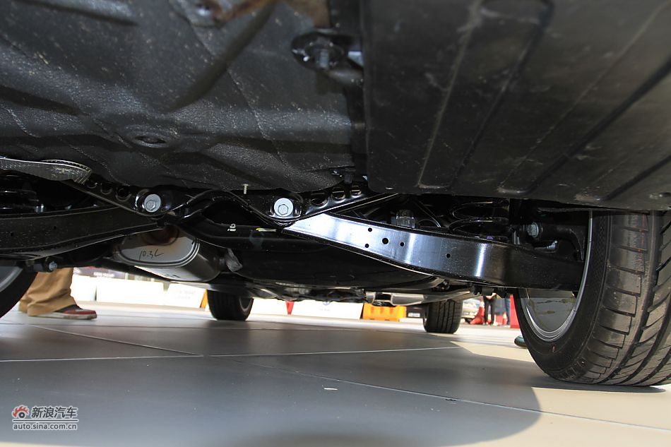 新浪汽车体验试驾全新帕萨特