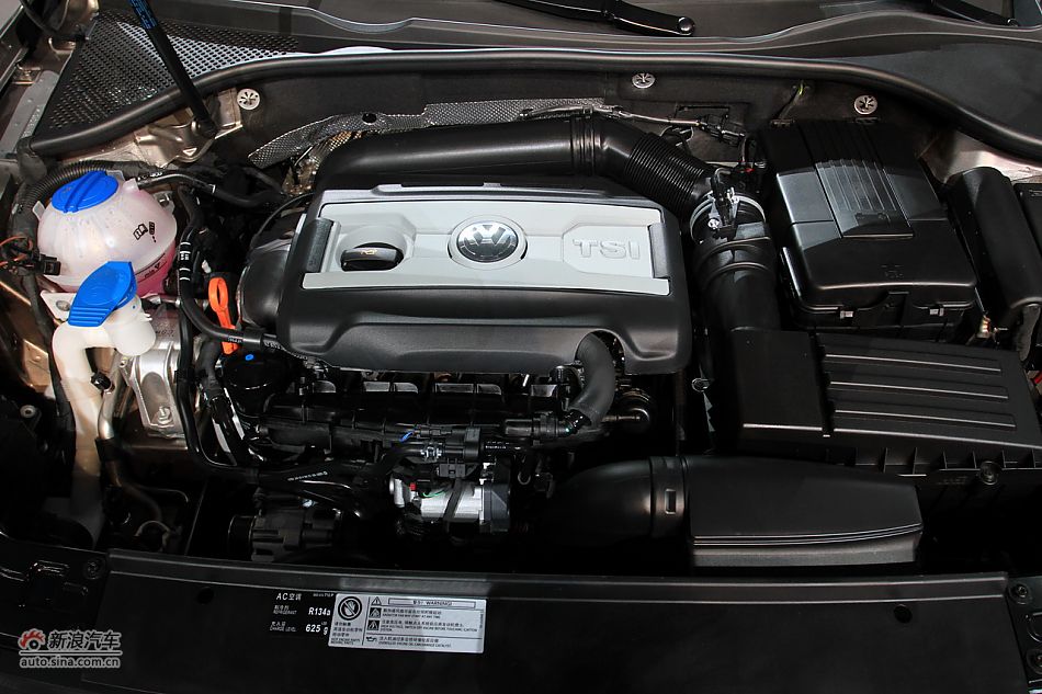 新浪汽车体验试驾全新帕萨特